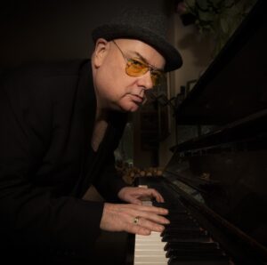 Read more about the article Ian Shaw ‘Elton, Bowie, Waits, Ray & Me’ (Bechstein Hall 29/10)